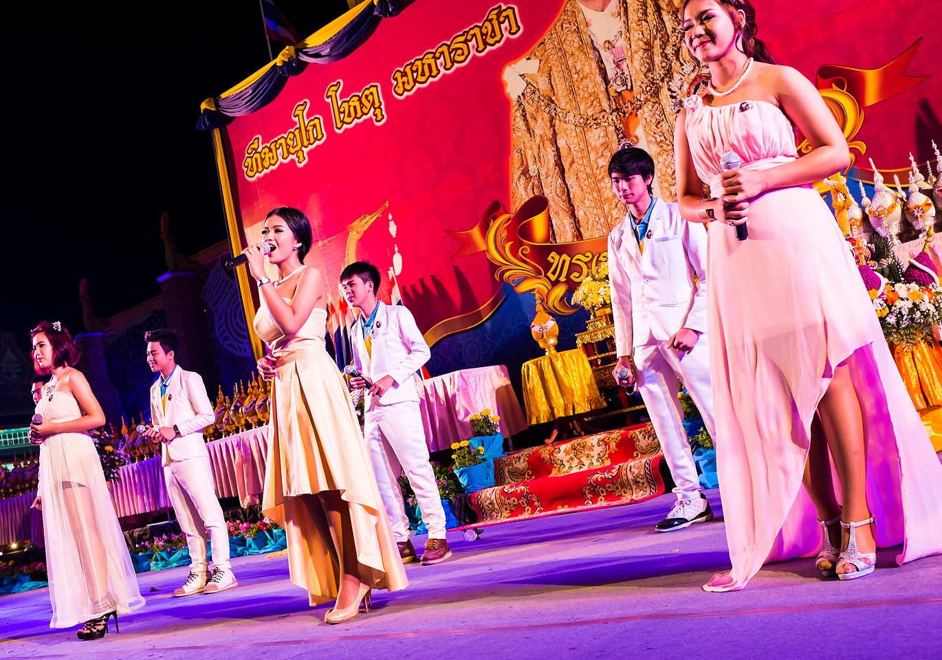 Thung Sri Muang 2015 - urodziny króla Tajlandii - Zdjęcie 14 z 26